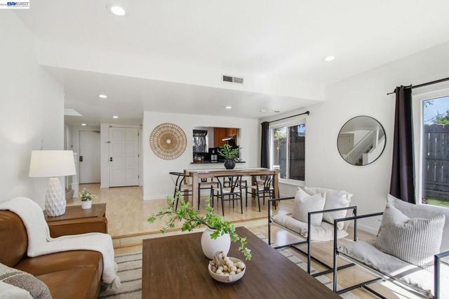 6010 Peppertree Ct, Newark, CA 94560