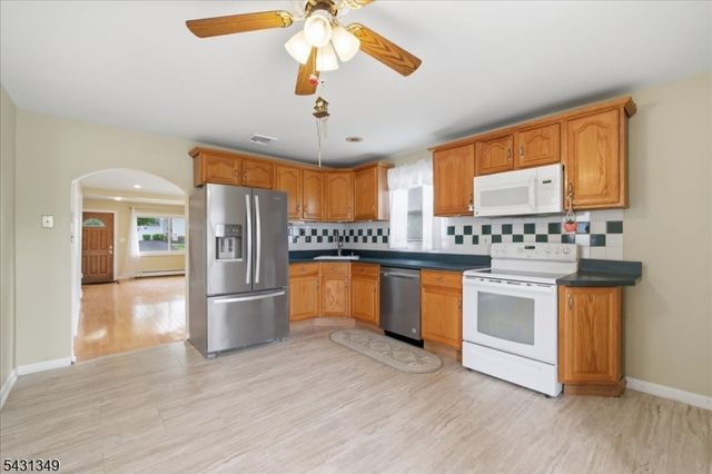 7 Willow St, Mount Arlington Boro, NJ 07856