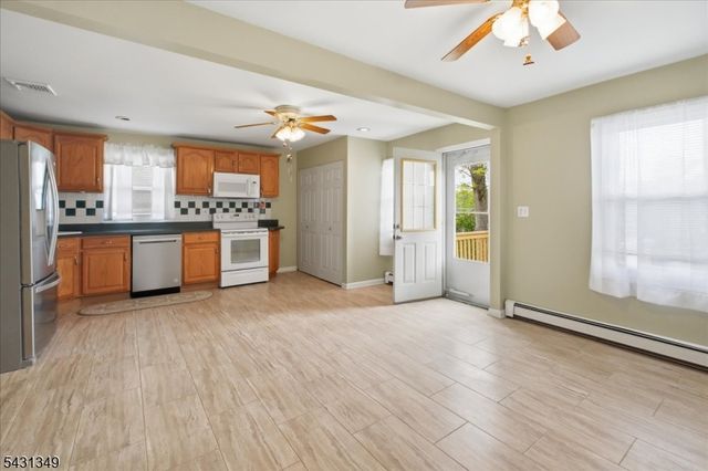7 Willow St, Mount Arlington Boro, NJ 07856