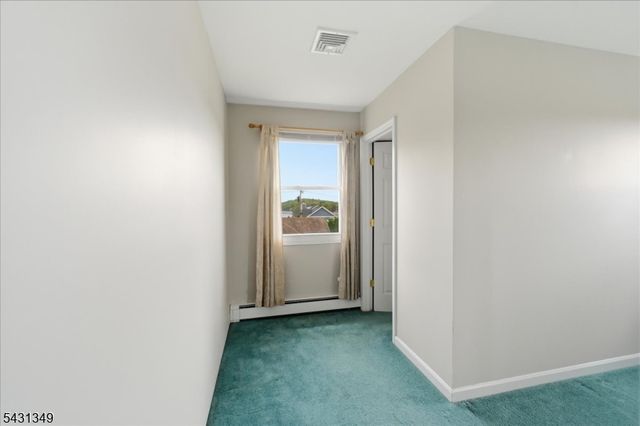 7 Willow St, Mount Arlington Boro, NJ 07856