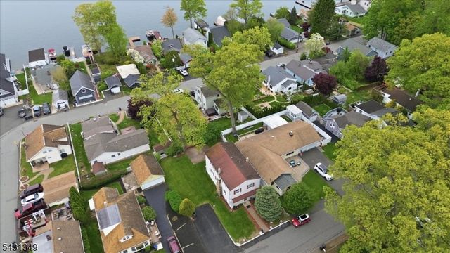 7 Willow St, Mount Arlington Boro, NJ 07856