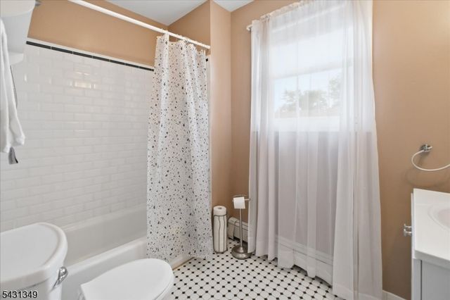 7 Willow St, Mount Arlington Boro, NJ 07856