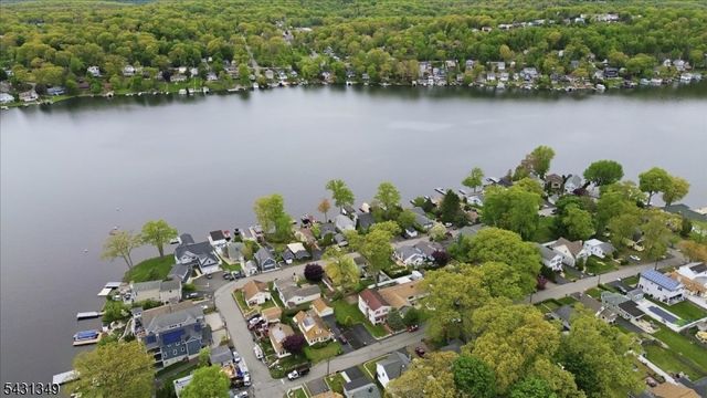 7 Willow St, Mount Arlington Boro, NJ 07856