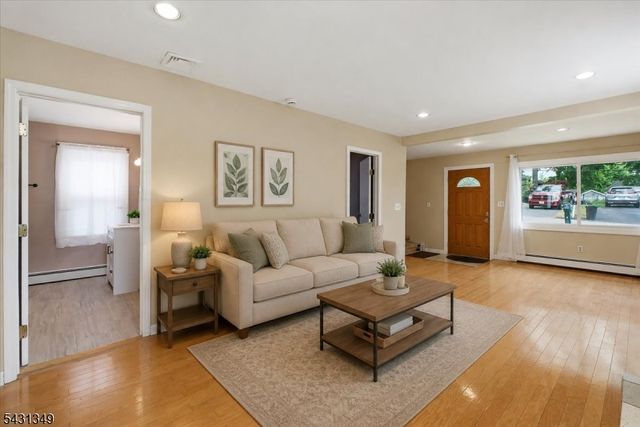 7 Willow St, Mount Arlington Boro, NJ 07856
