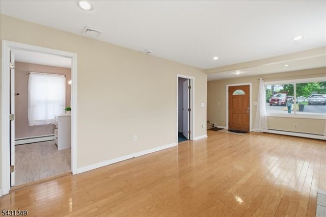 7 Willow St, Mount Arlington Boro, NJ 07856