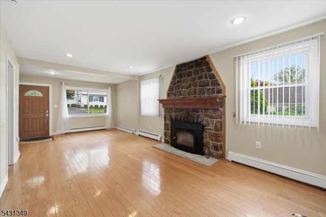 7 Willow St, Mount Arlington Boro, NJ 07856