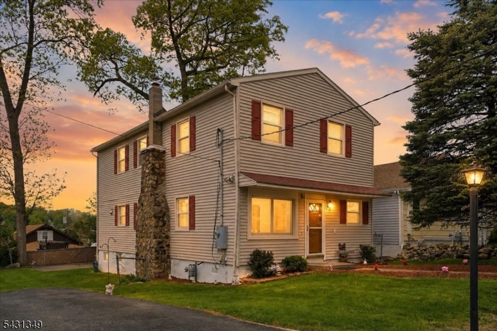 7 Willow St, Mount Arlington Boro, NJ 07856