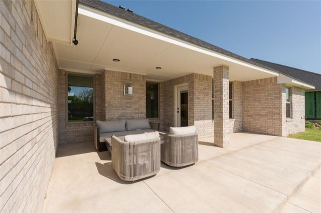 9500 Sultans Water Way, Yukon, OK 73099