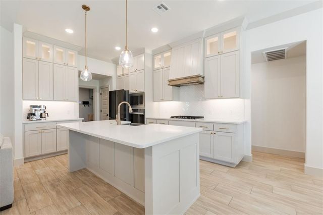 9500 Sultans Water Way, Yukon, OK 73099