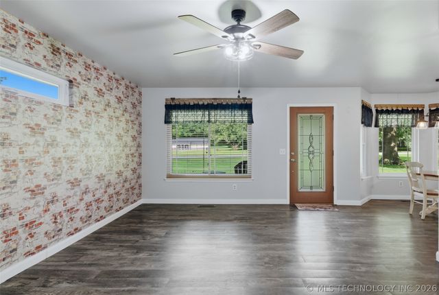 18055 S Creekside Drive, Claremore, OK 74017