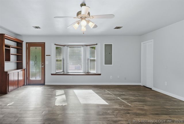 18055 S Creekside Drive, Claremore, OK 74017