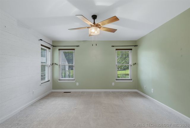 18055 S Creekside Drive, Claremore, OK 74017