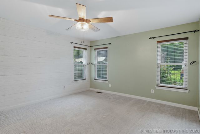 18055 S Creekside Drive, Claremore, OK 74017