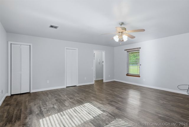 18055 S Creekside Drive, Claremore, OK 74017