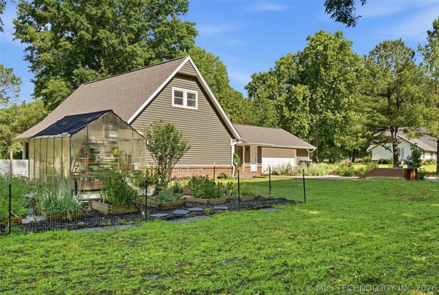 18055 S Creekside Drive, Claremore, OK 74017