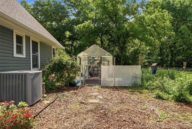 18055 S Creekside Drive, Claremore, OK 74017