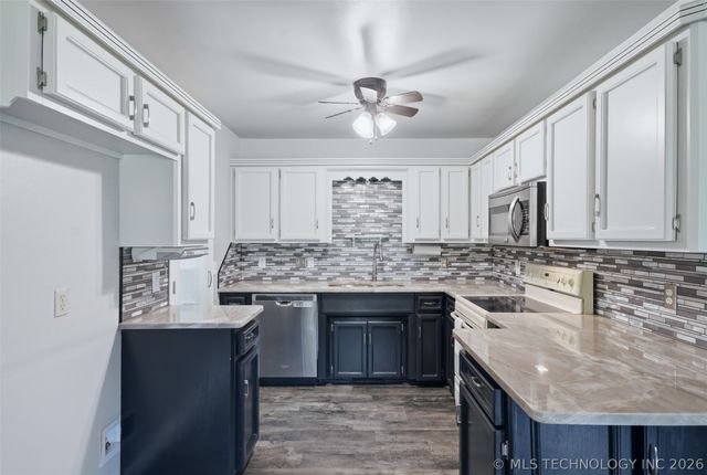 18055 S Creekside Drive, Claremore, OK 74017