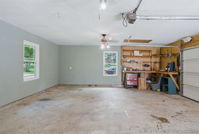 18055 S Creekside Drive, Claremore, OK 74017