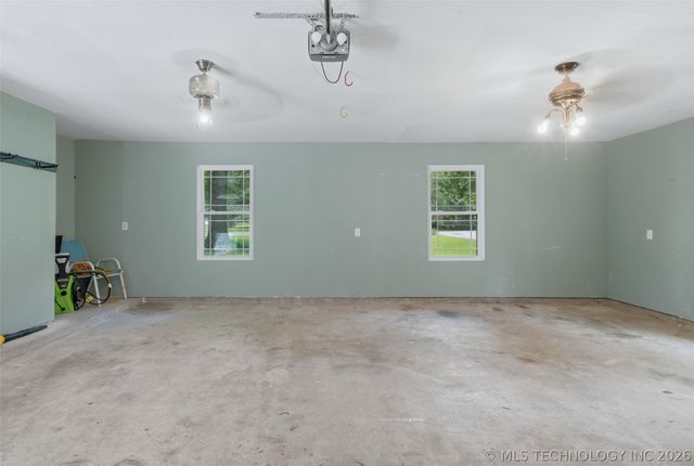 18055 S Creekside Drive, Claremore, OK 74017