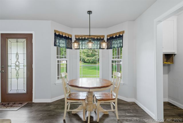18055 S Creekside Drive, Claremore, OK 74017