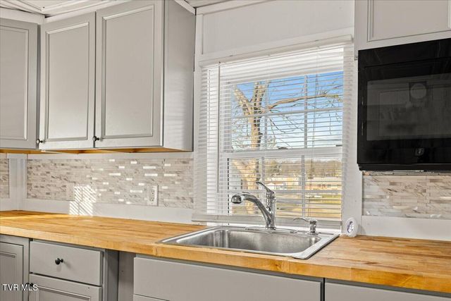 455 Westin Drive, Bristol, VA 24201