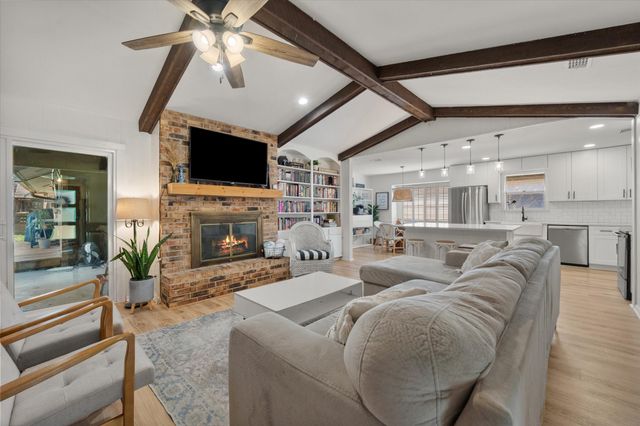 1809 Hillvalley Drive, Arlington, TX 76013