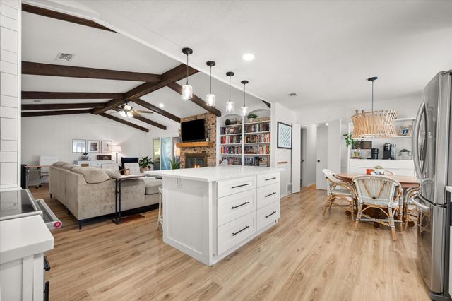 1809 Hillvalley Drive, Arlington, TX 76013