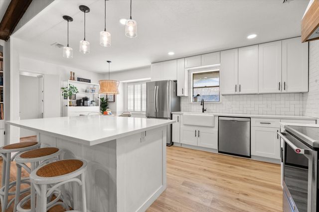 1809 Hillvalley Drive, Arlington, TX 76013