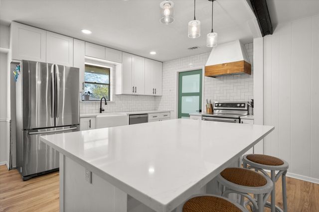 1809 Hillvalley Drive, Arlington, TX 76013