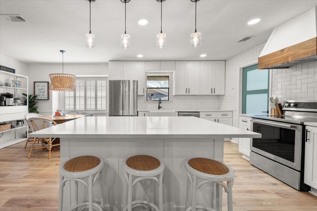 1809 Hillvalley Drive, Arlington, TX 76013