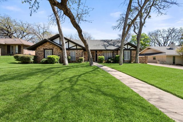 1809 Hillvalley Drive, Arlington, TX 76013