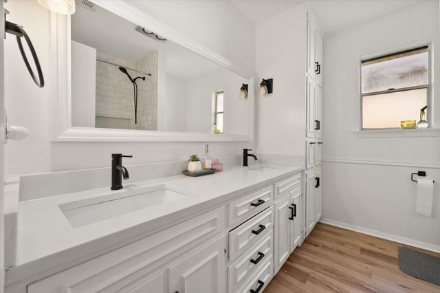 1809 Hillvalley Drive, Arlington, TX 76013