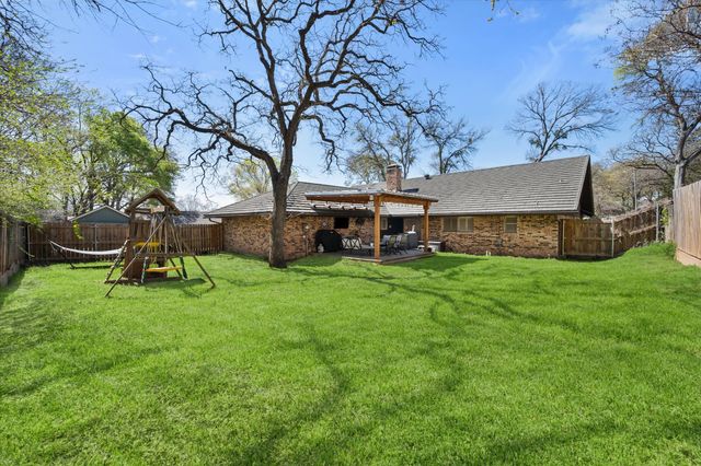 1809 Hillvalley Drive, Arlington, TX 76013