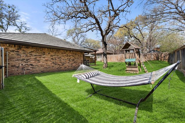 1809 Hillvalley Drive, Arlington, TX 76013