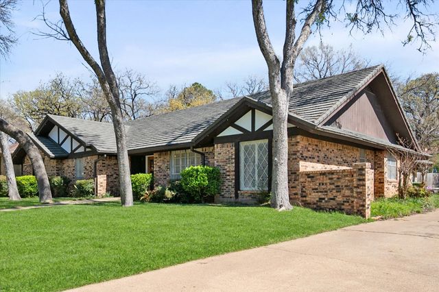 1809 Hillvalley Drive, Arlington, TX 76013