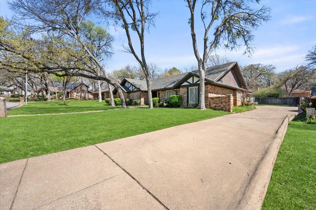 1809 Hillvalley Drive, Arlington, TX 76013