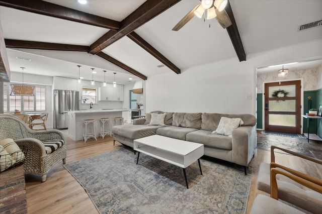 1809 Hillvalley Drive, Arlington, TX 76013