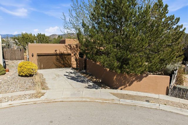 2732 Pradera Court, Santa Fe, NM 87505