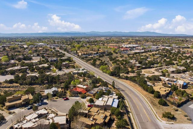 2732 Pradera Court, Santa Fe, NM 87505