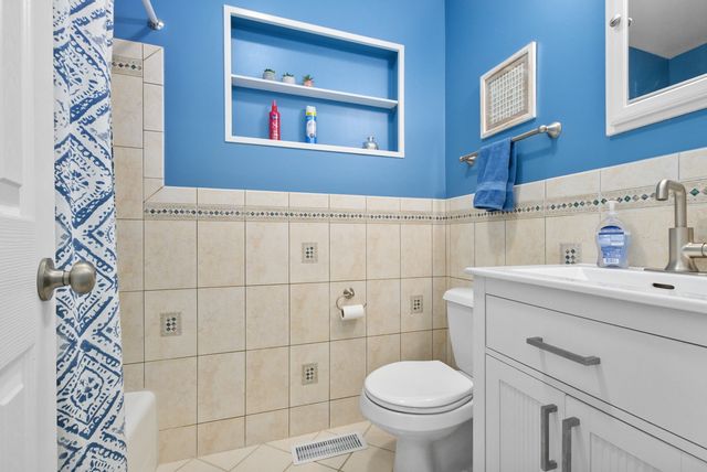 6937 Stanford Drive, Bridgeview, IL 60455