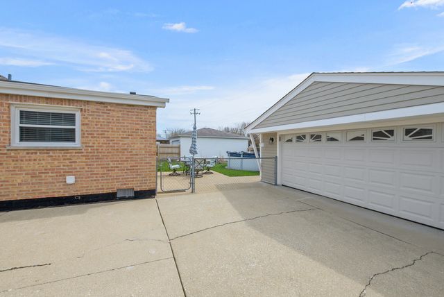 6937 Stanford Drive, Bridgeview, IL 60455