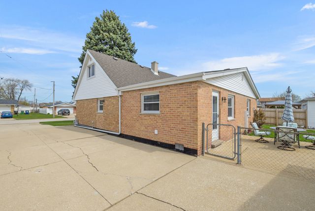 6937 Stanford Drive, Bridgeview, IL 60455