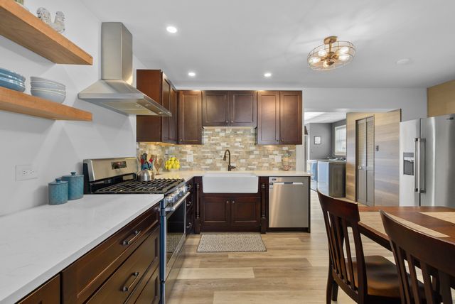 6937 Stanford Drive, Bridgeview, IL 60455