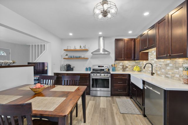 6937 Stanford Drive, Bridgeview, IL 60455