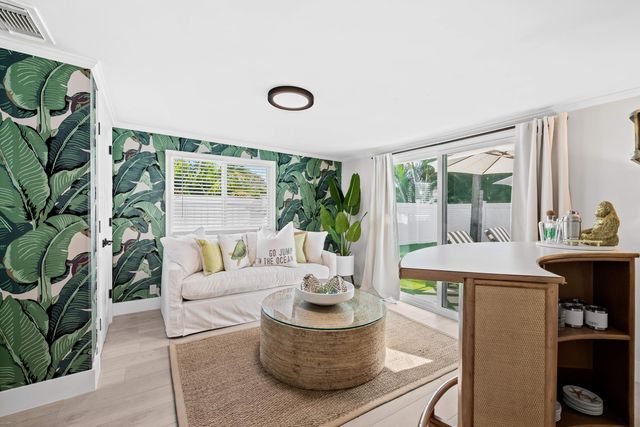 698 W Camino, Boca Raton, FL 33486