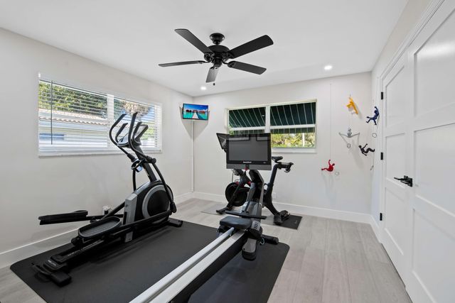 698 W Camino, Boca Raton, FL 33486