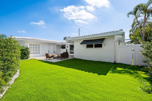 698 W Camino, Boca Raton, FL 33486