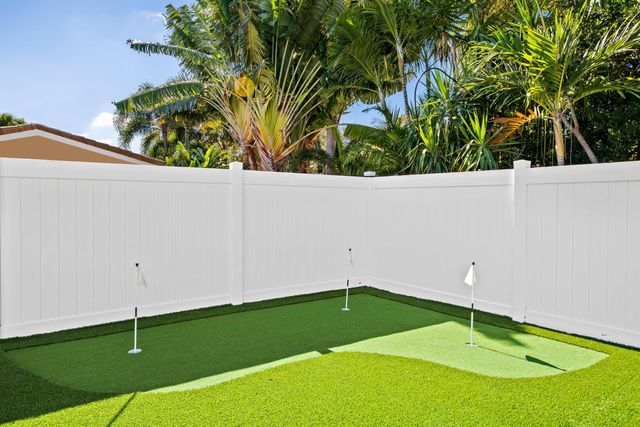 698 W Camino, Boca Raton, FL 33486