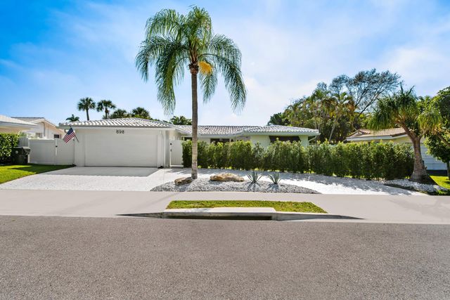 698 W Camino, Boca Raton, FL 33486