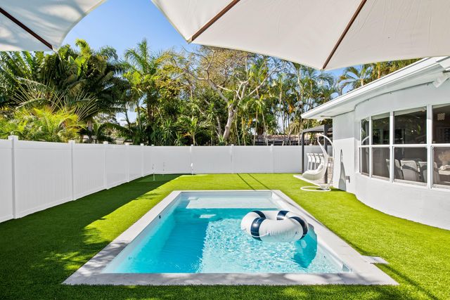 698 W Camino, Boca Raton, FL 33486